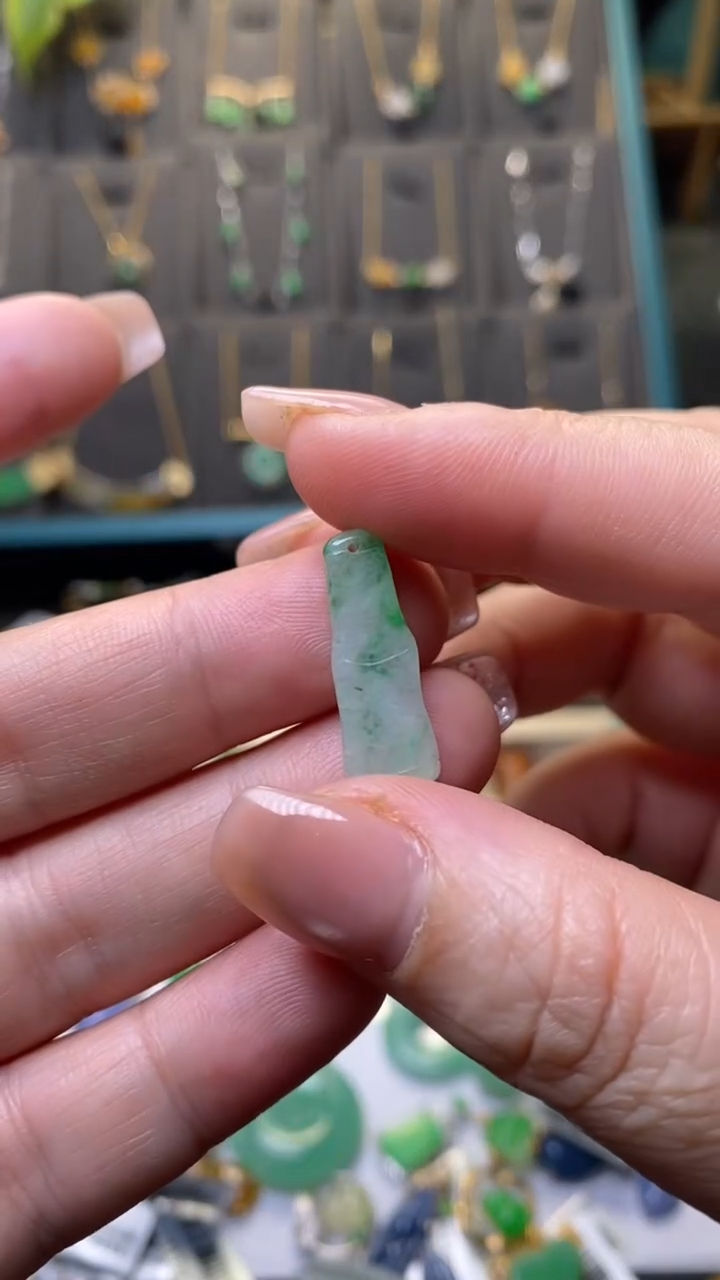 颈饰未镶嵌翡翠净货39925