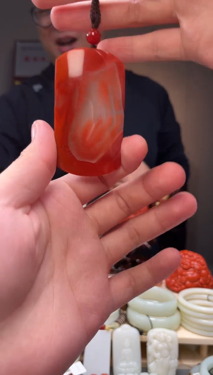 颈饰未镶嵌南红玛瑙吊坠