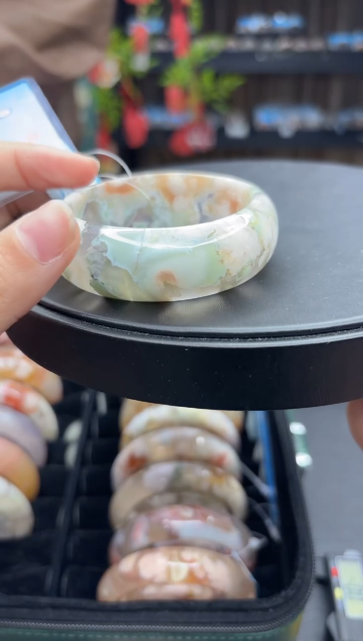 【闪购商品】石英质玉手镯未镶嵌638（52圈）