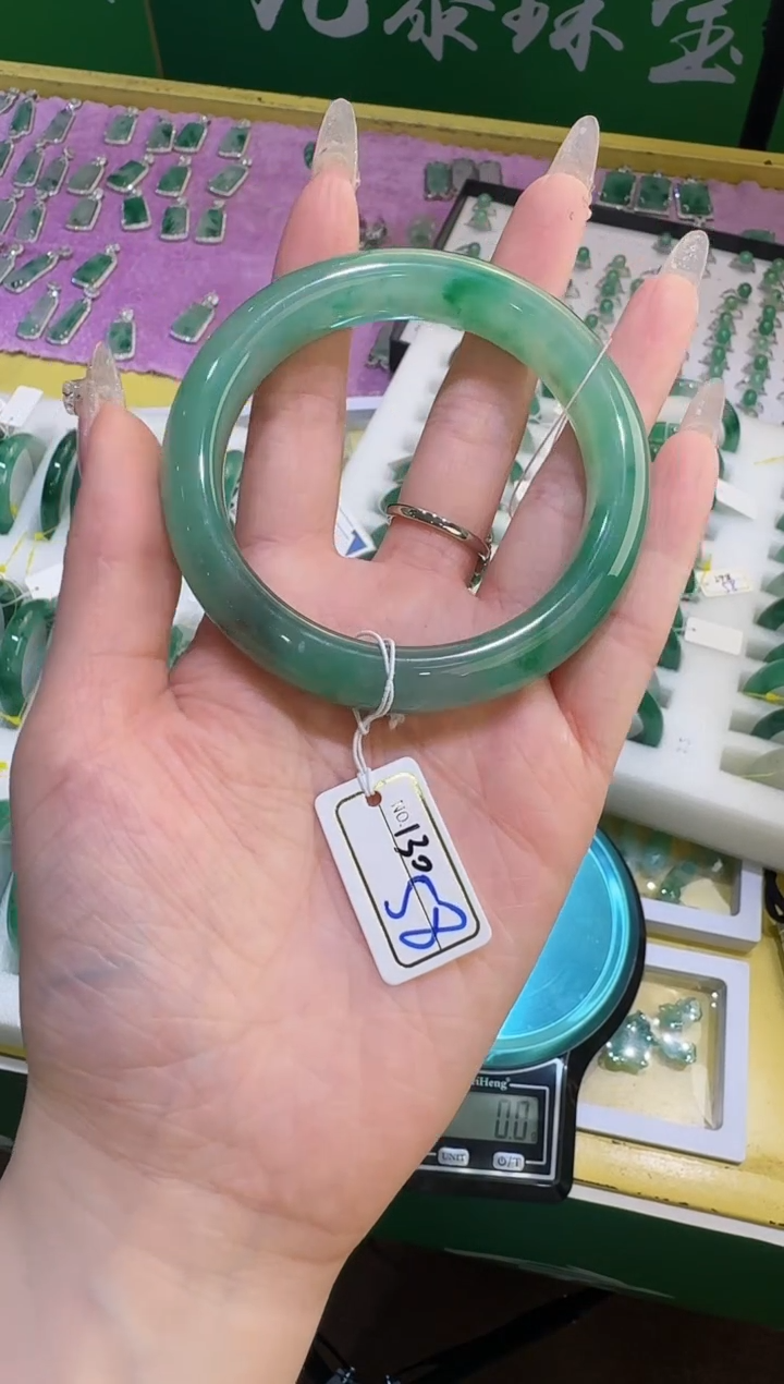 【闪购商品】石英质玉手镯未镶嵌130