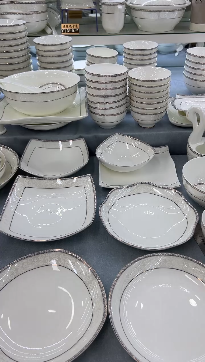 骨瓷玲珑8饭4个 