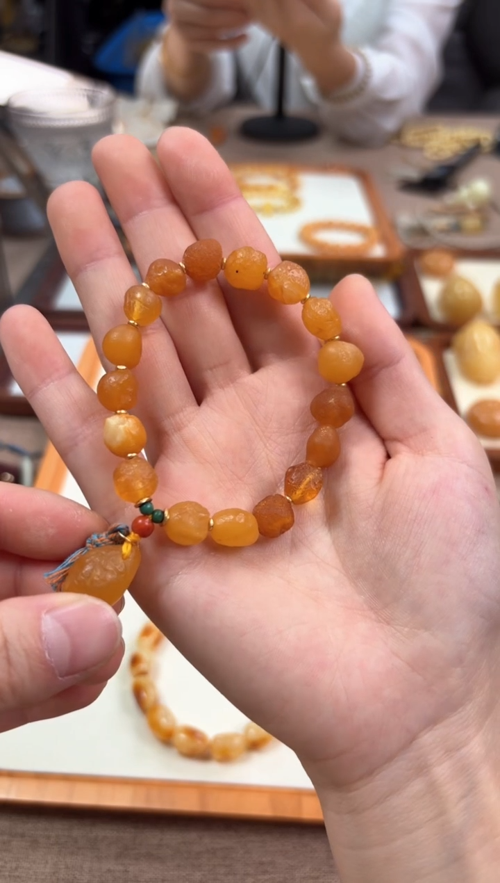 【闪购商品】蜜蜡裸石未镶嵌手串