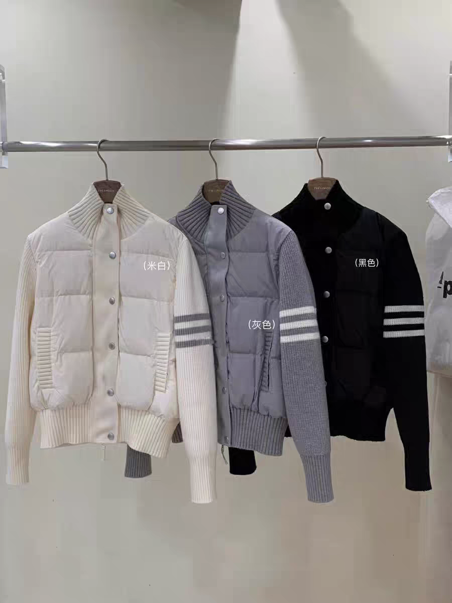 针织罗纹袖口红白蓝条纹拼接双门襟棉服