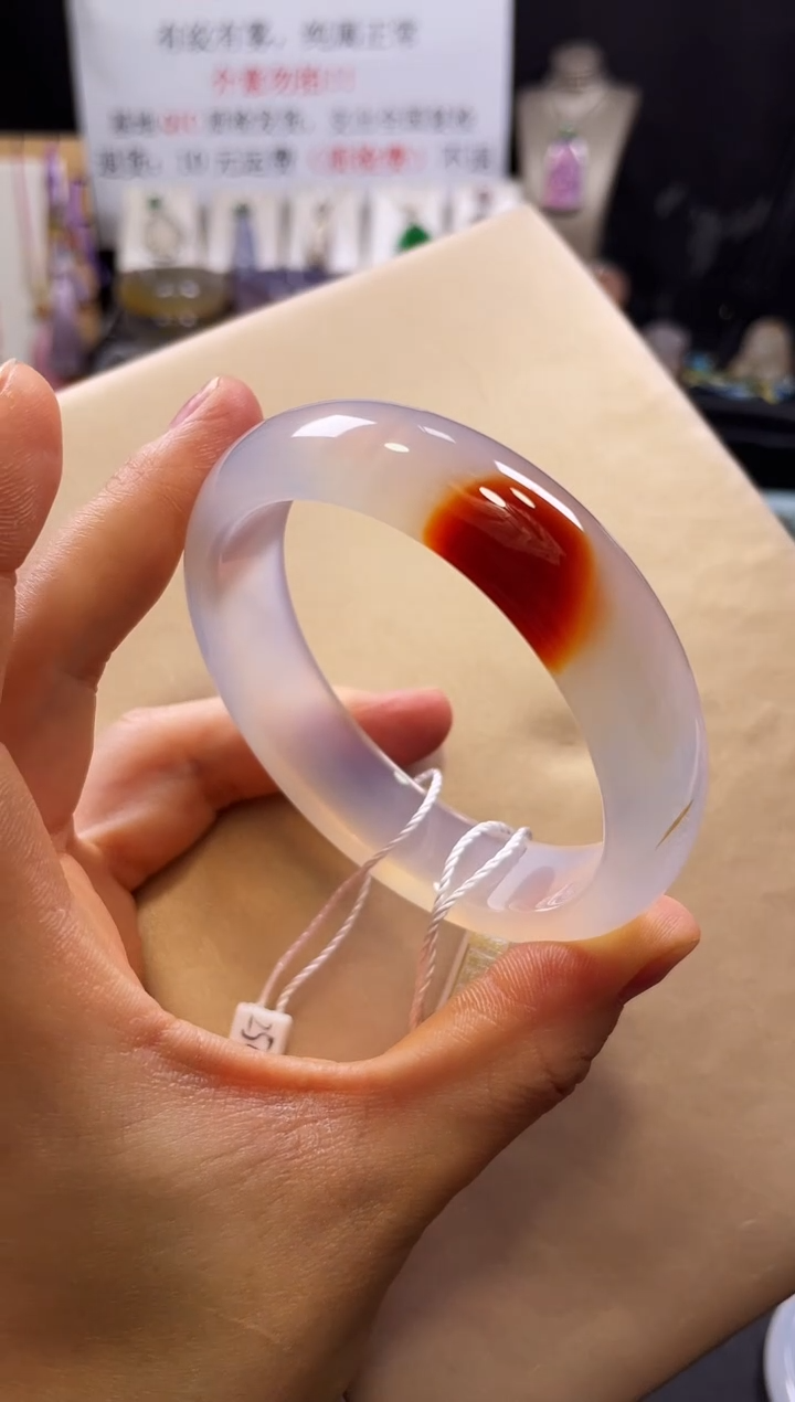 【闪购商品】玛瑙/玉髓手镯未镶嵌不同角度不同光线色不同
