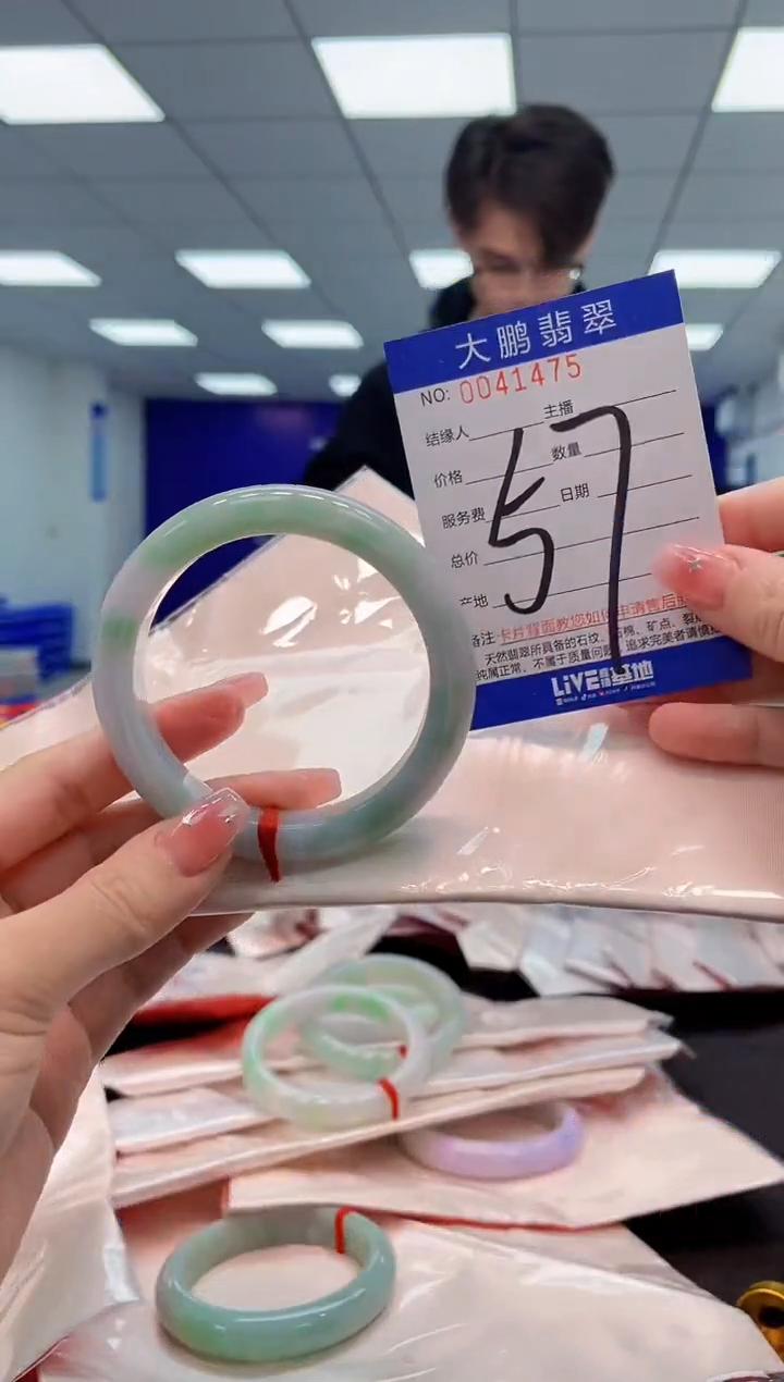 【闪购商品】翡翠手镯未镶嵌AAAAAAAAAA