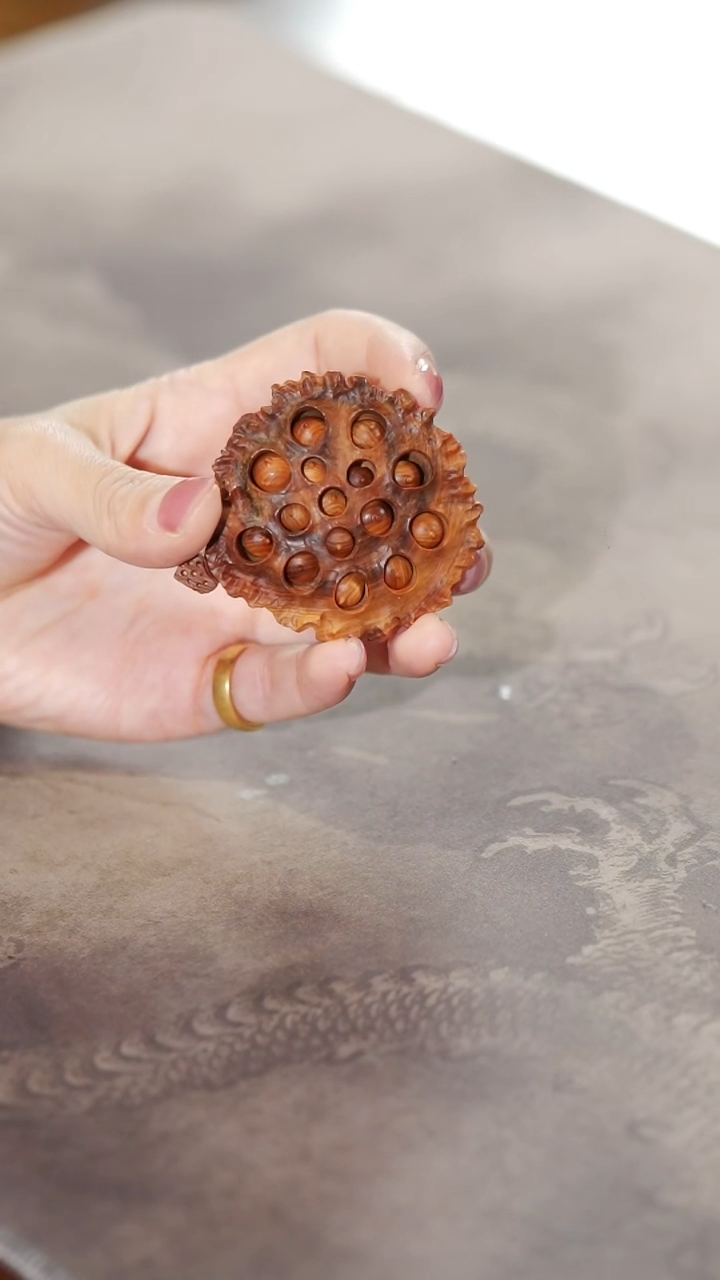 柏木（崖柏）陈化黑油料莲蓬