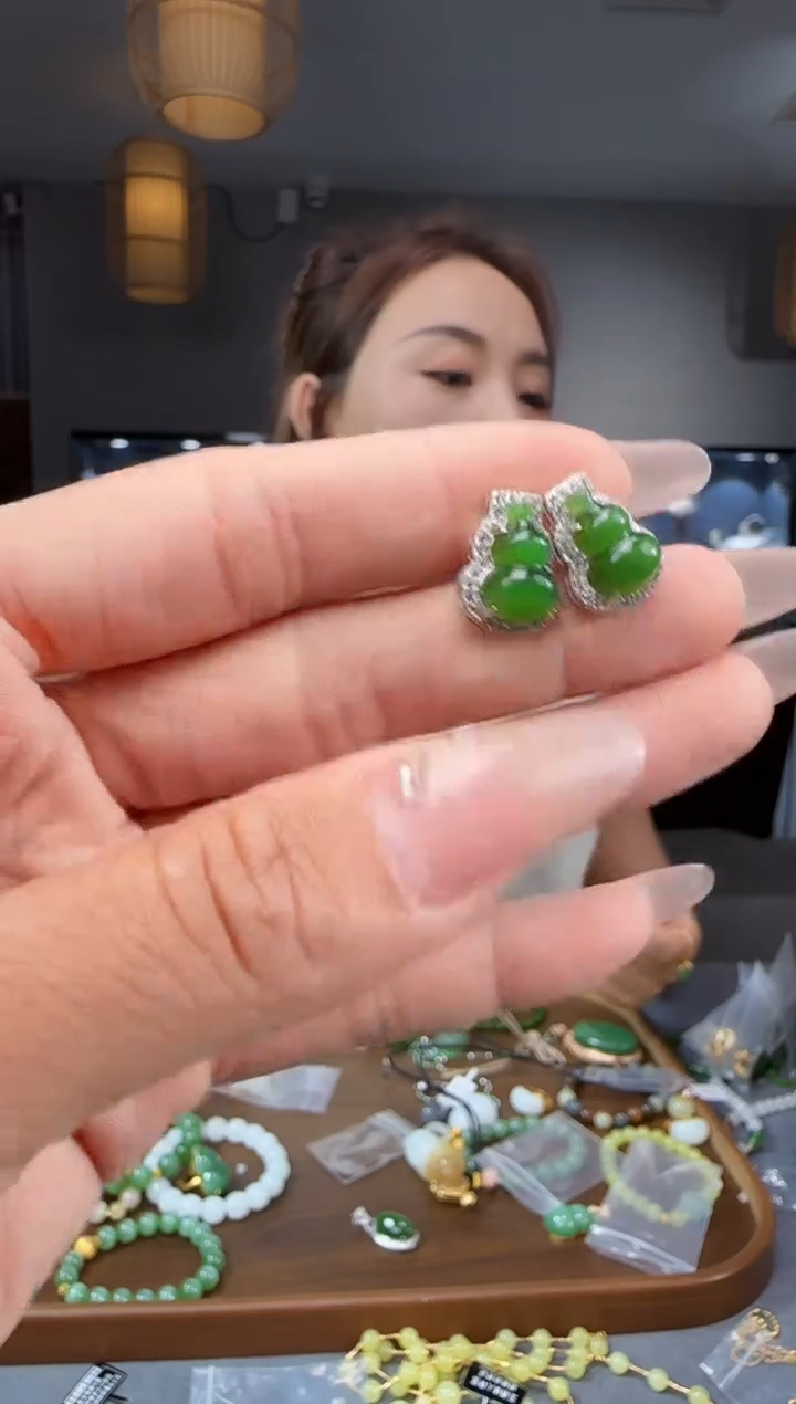 和田玉银S925镶嵌耳饰1
