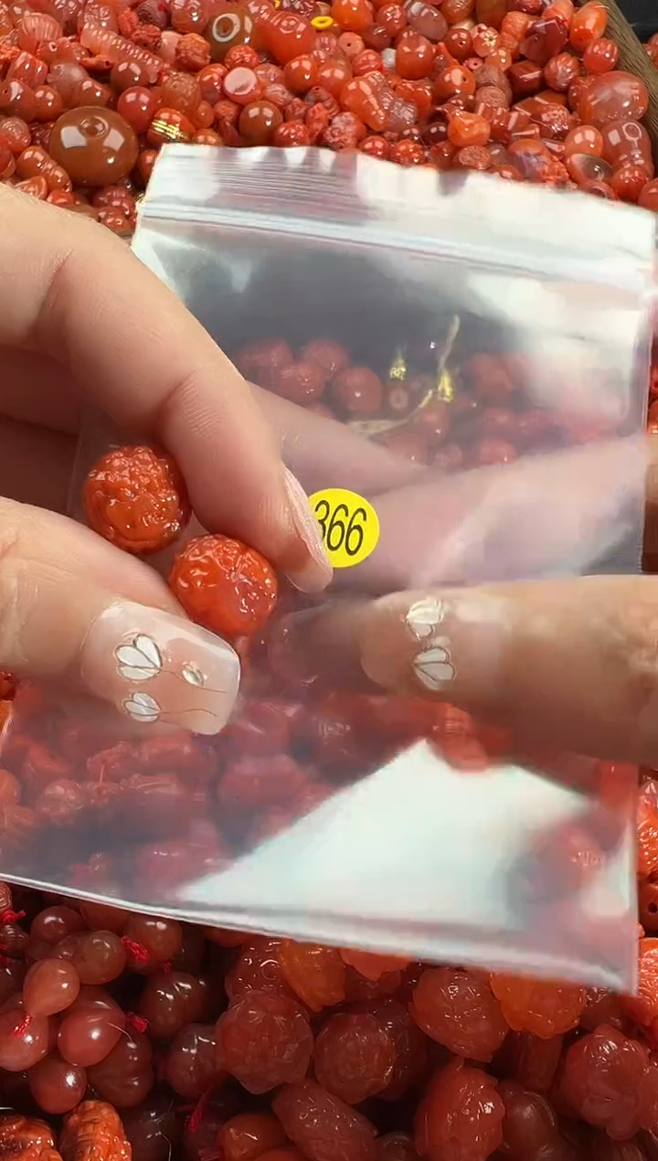 颈饰未镶嵌南红玛瑙1