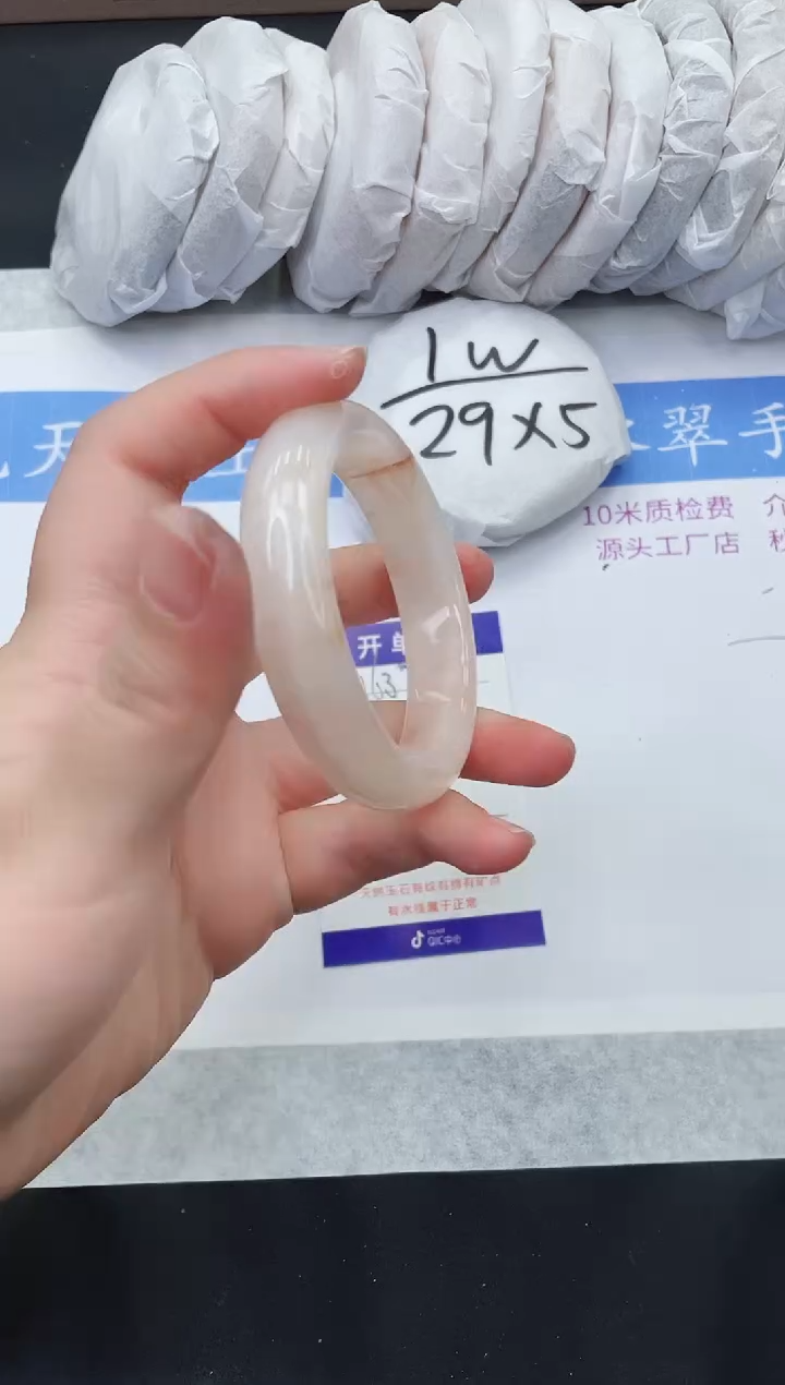 【闪购商品】石英质玉手镯未镶嵌H163-53+