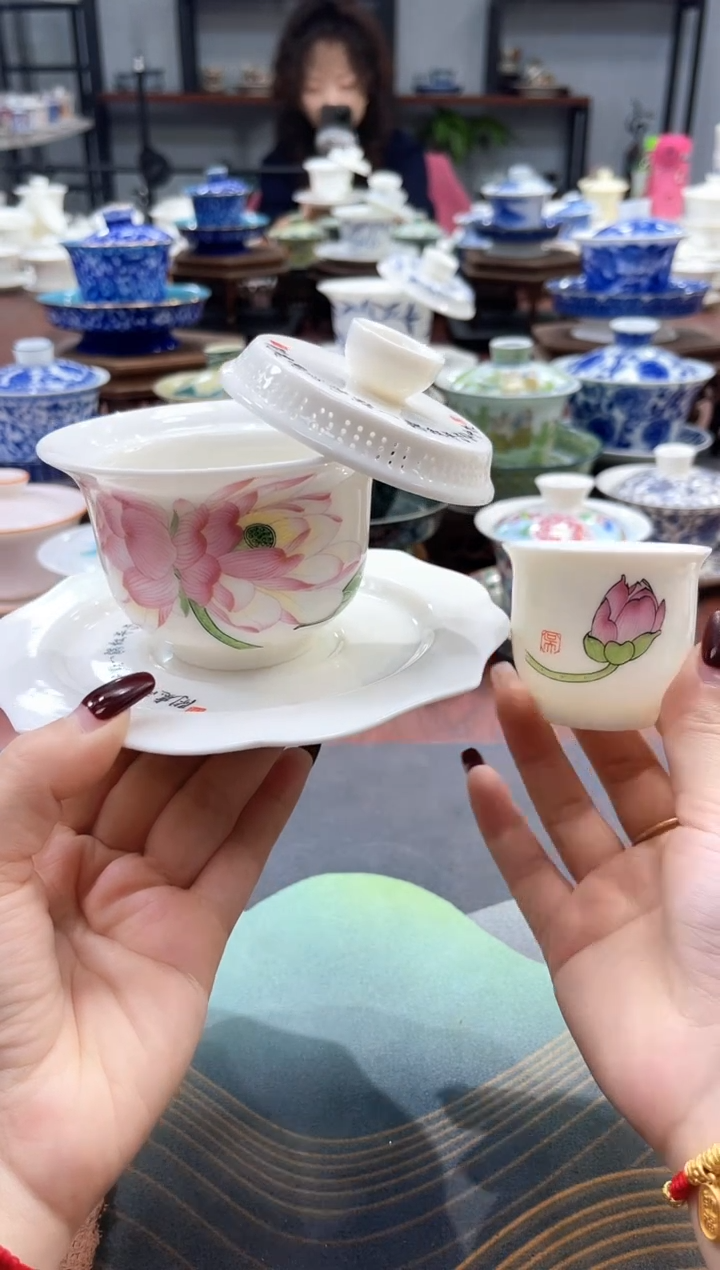 【闪购商品】360度出水荷花悬停盖碗+1杯