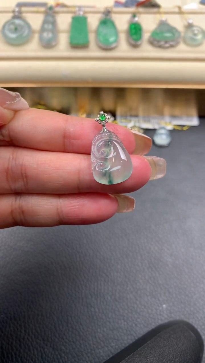 【闪购商品】翡翠颈饰18K金镶嵌Q52        