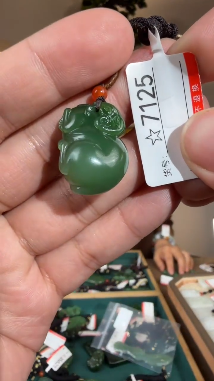 颈饰未镶嵌和田玉1