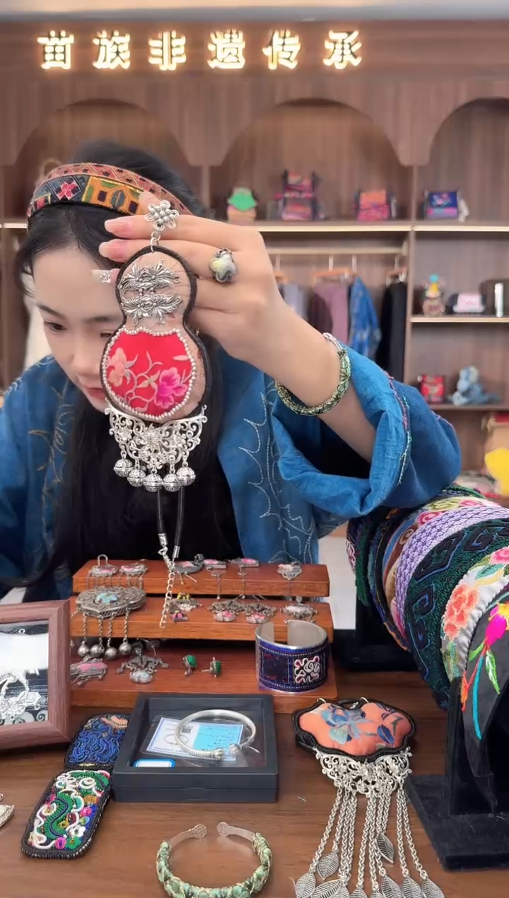 刺绣扶光苗绣传承L26