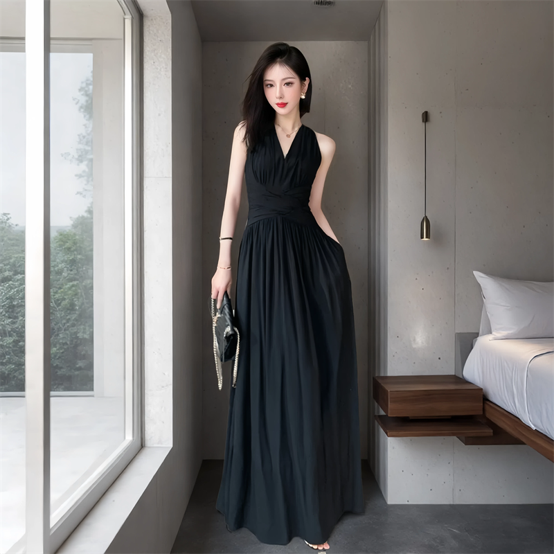 2025春季新款法式长裙气质显瘦黑色连衣裙夏季新款时尚收腰小黑裙