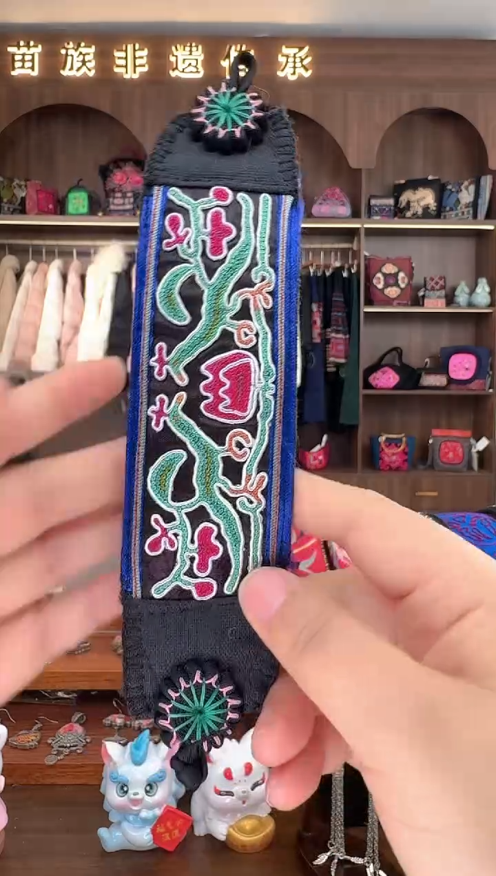【闪购商品】织绣扶光苗绣传承33