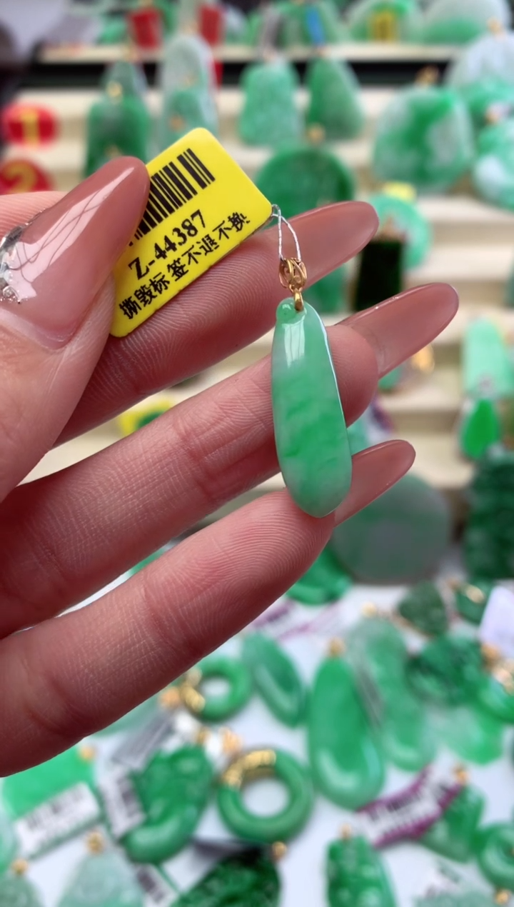【闪购商品】翡翠吊坠(不含链)18K金镶嵌挂件