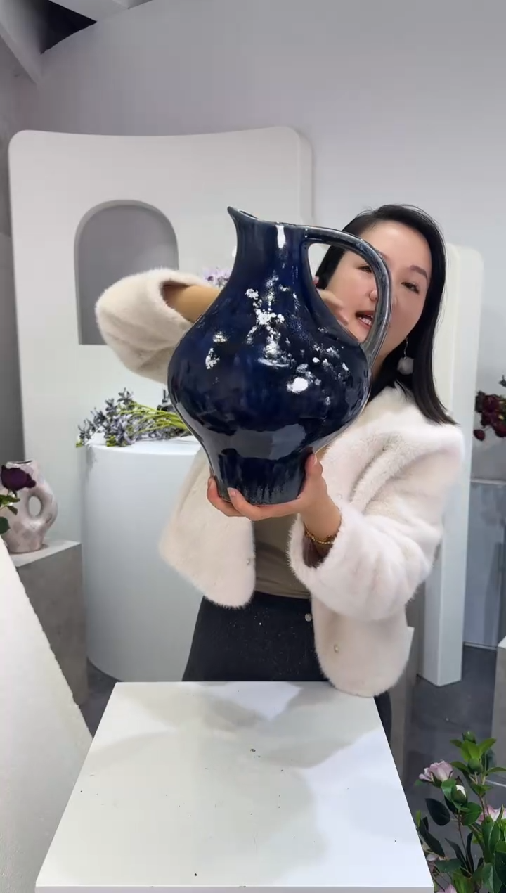 【闪购商品】藤蓝色壶花瓶