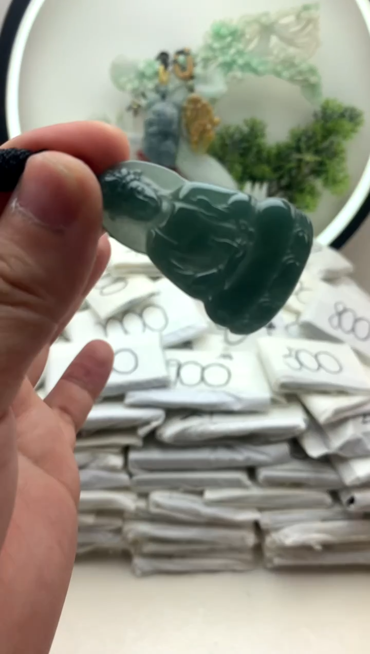 颈饰未镶嵌翡翠小素衣