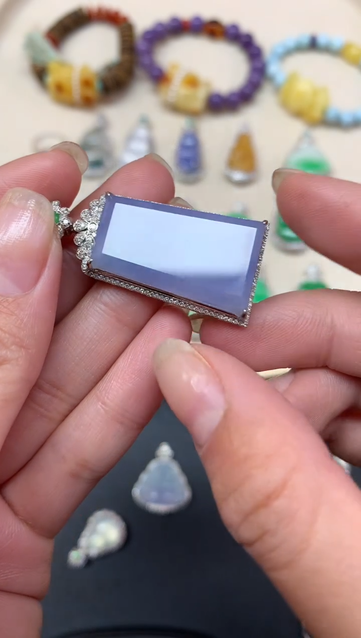 【闪购商品】翡翠吊坠(不含链)18K金镶嵌吊坠A96|15800