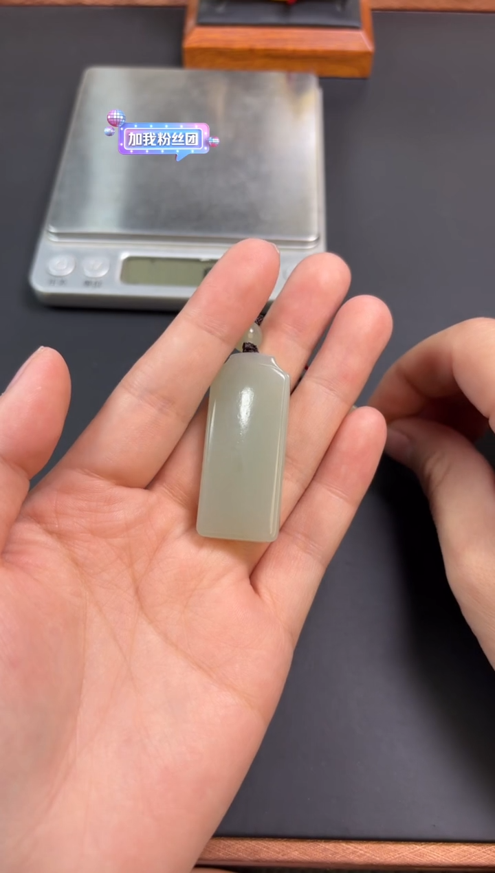 【闪购商品】和田玉吊坠(赠链)未镶嵌且末微色差近矿吊坠