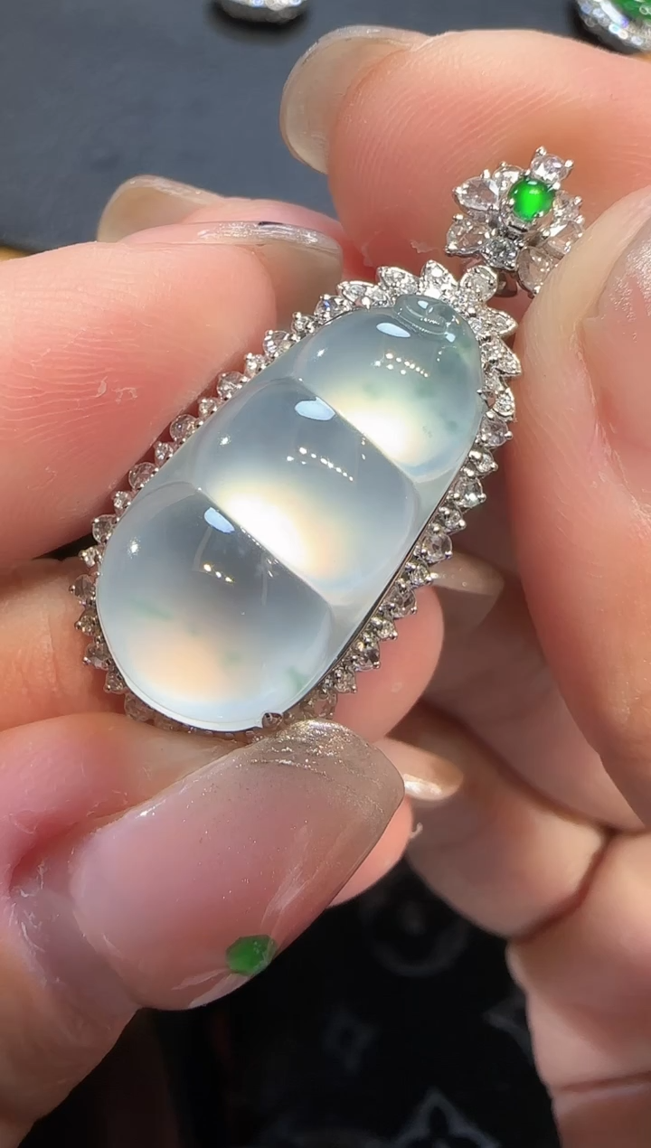 【闪购商品】翡翠颈饰18K金镶嵌豆子