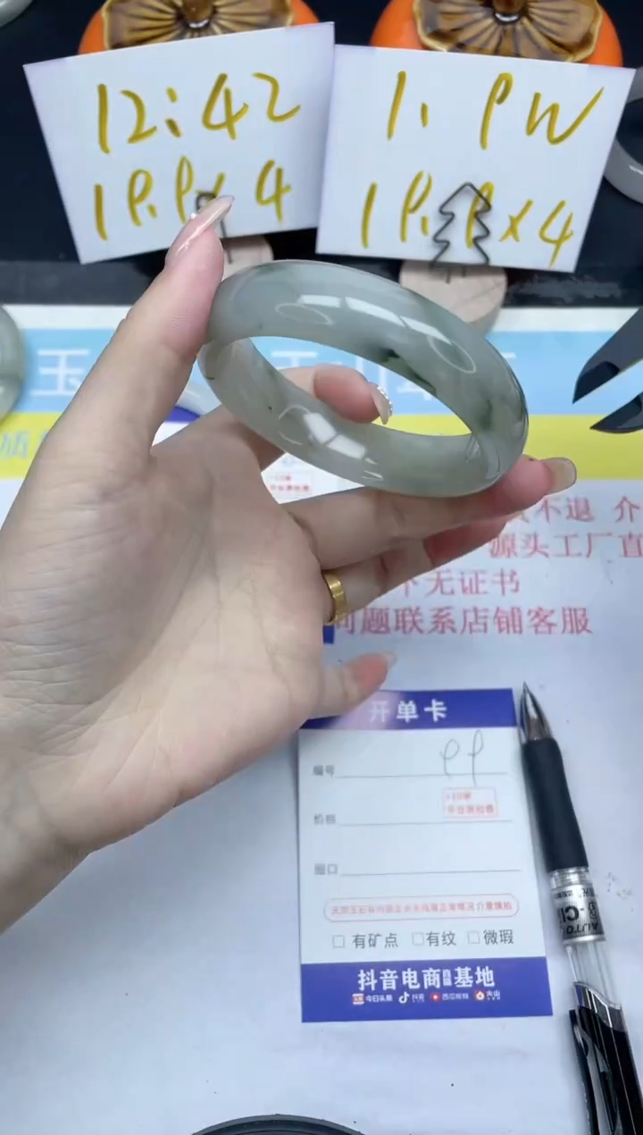 【闪购商品】石英质玉手镯未镶嵌99-58.6