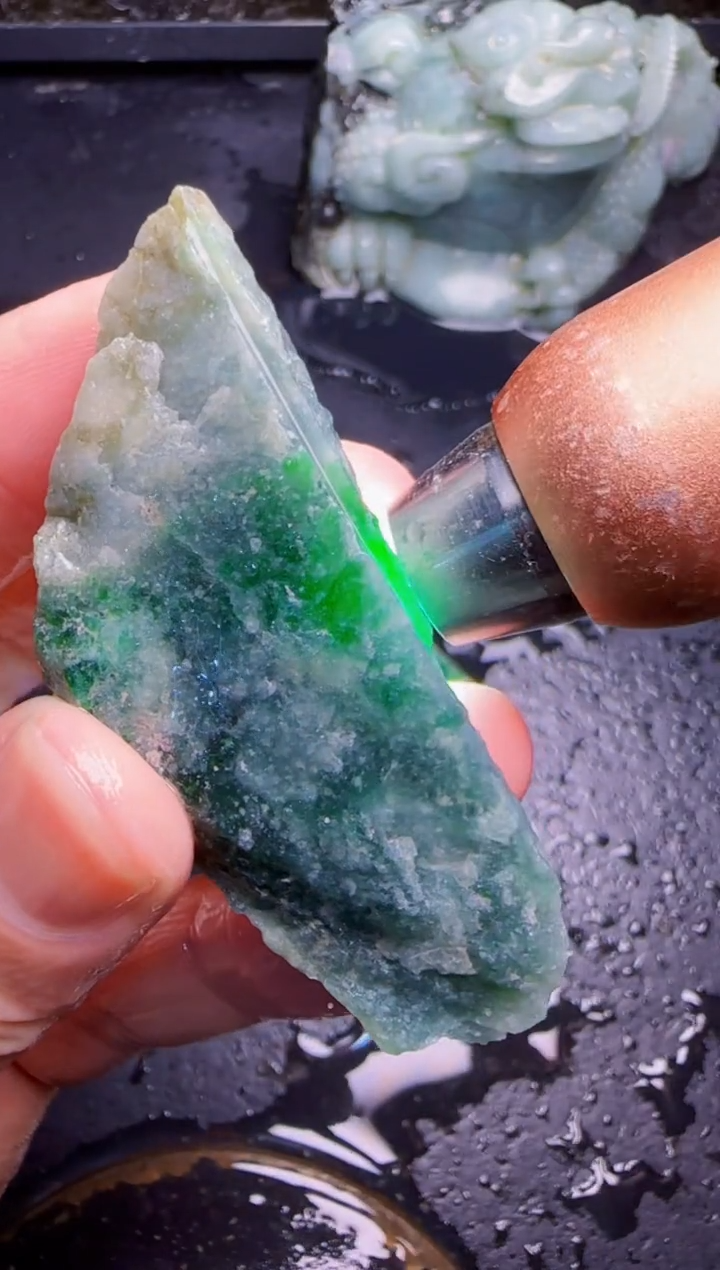 颈饰未镶嵌翡翠?74