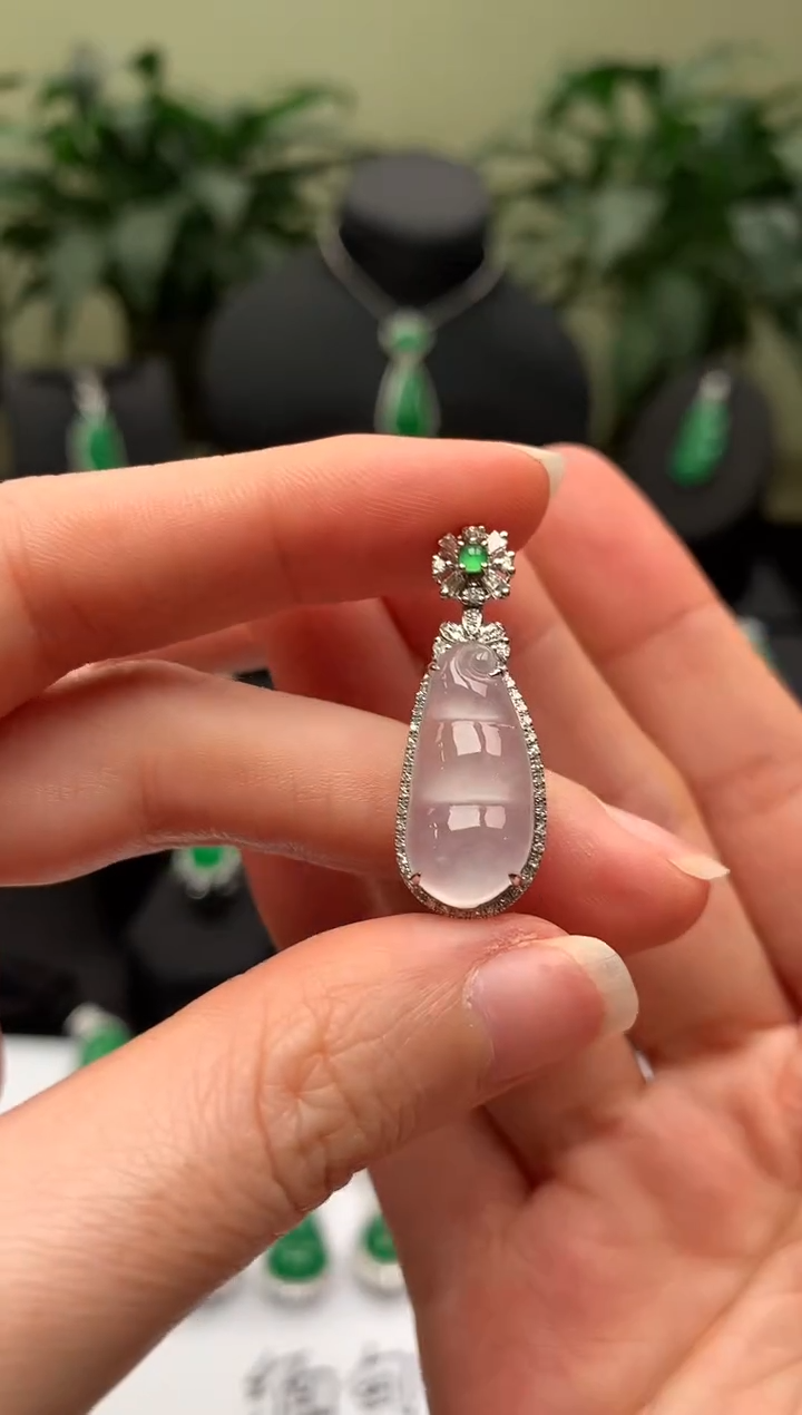 【闪购商品】翡翠颈饰18K金镶嵌福豆