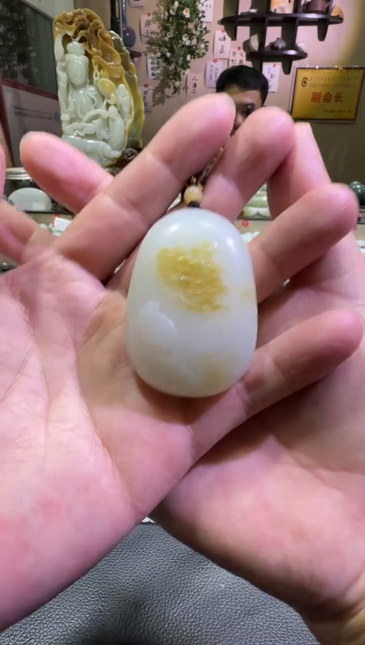 吊坠(赠链)未镶嵌和田玉金山糖白挂件（产地直发）