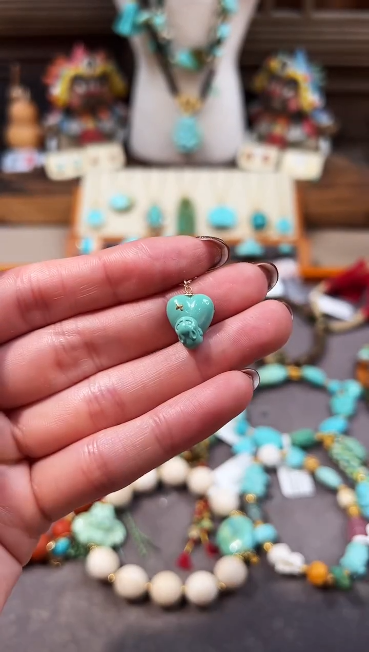 18K金镶嵌绿松石提溜爱心小兔