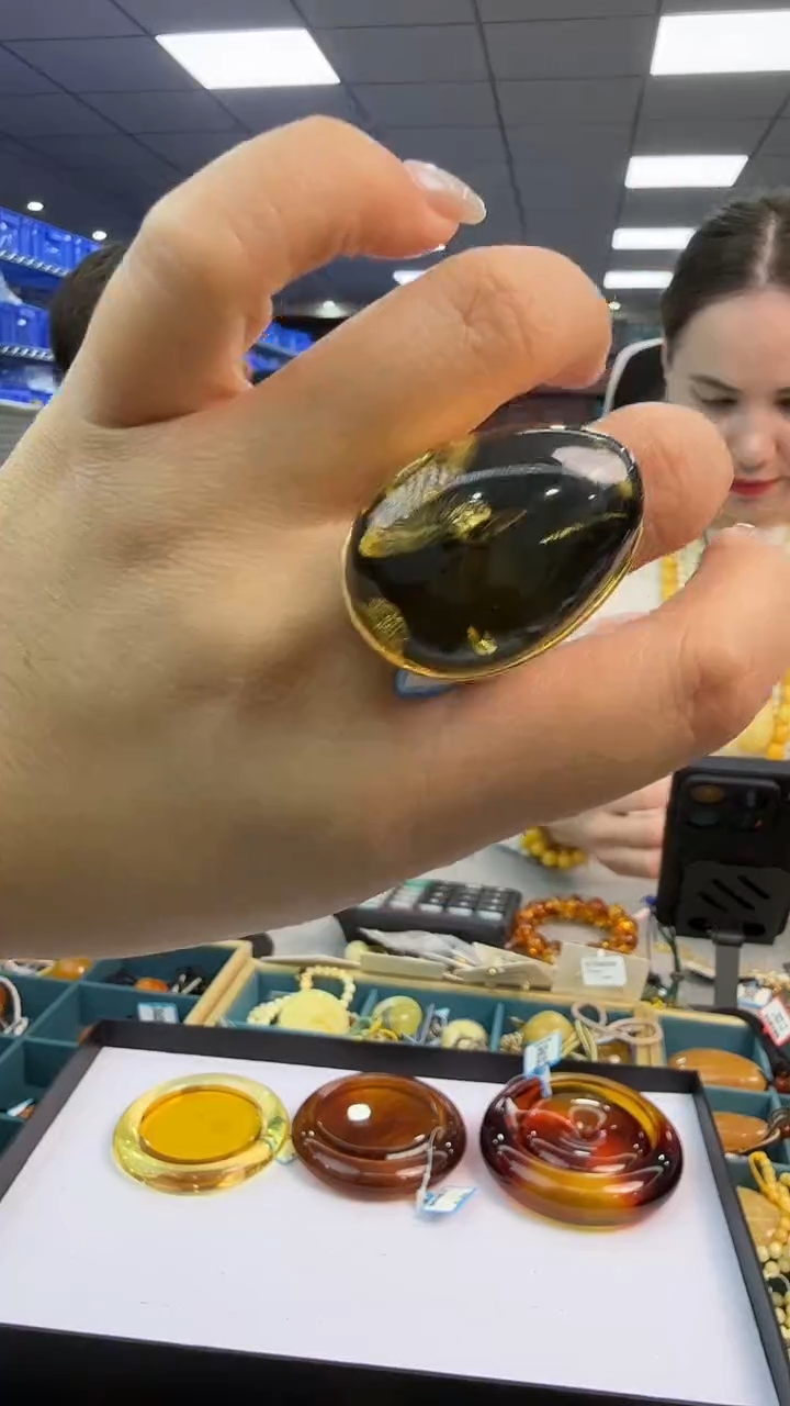 未镶嵌琥珀戒指110秒拍号 假一罚三 