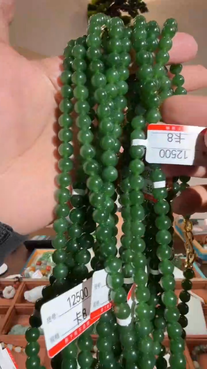 颈饰未镶嵌和田玉8多样性发货发其中一件