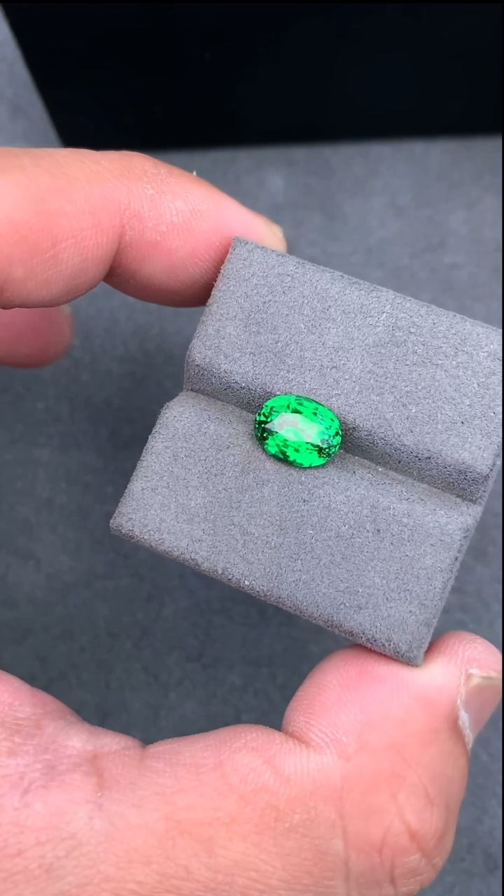 【闪购商品】石榴石（沙弗莱）裸石未镶嵌3.04克拉