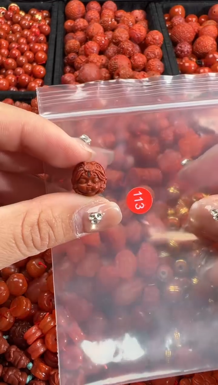 南红玛瑙未镶嵌颈饰1