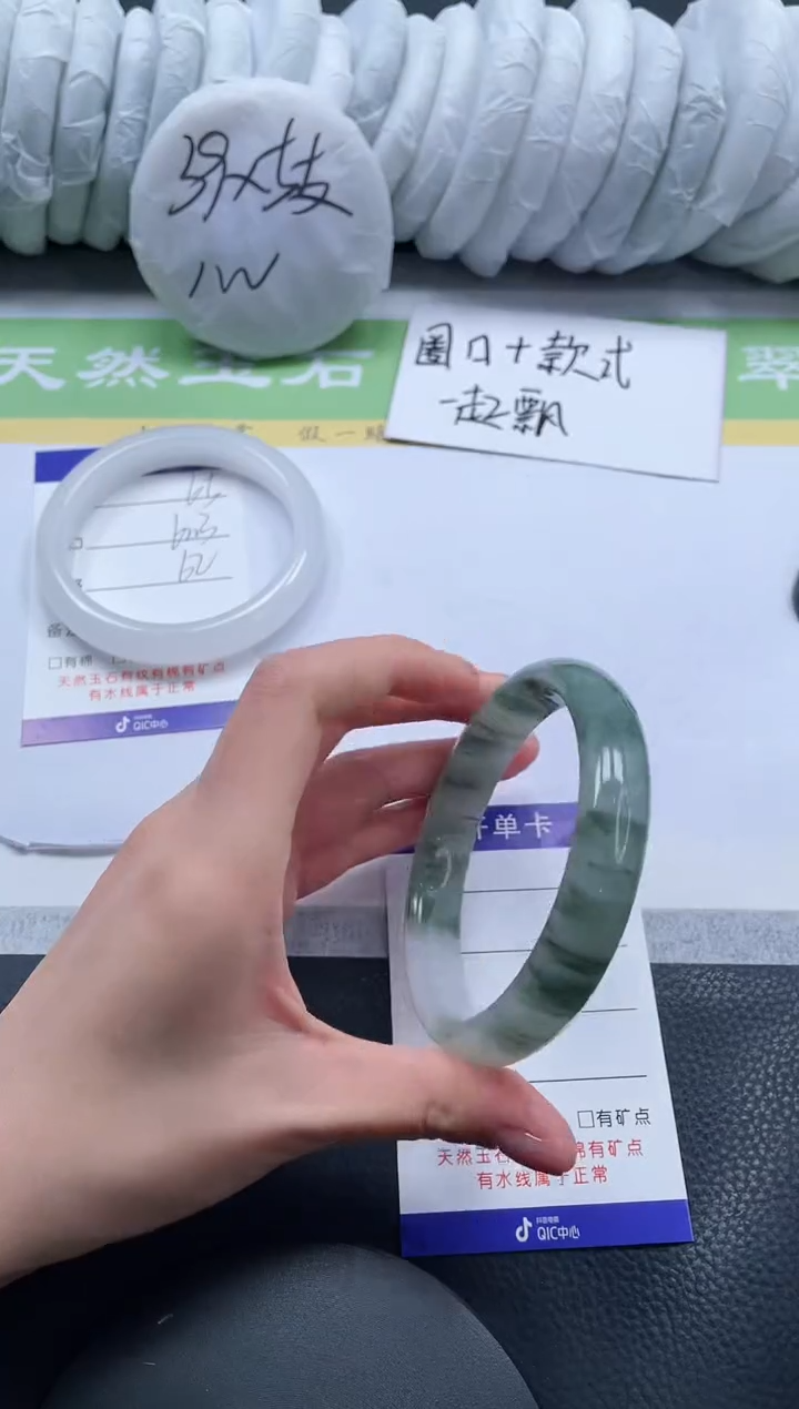 【闪购商品】石英质玉手镯未镶嵌A66-64+