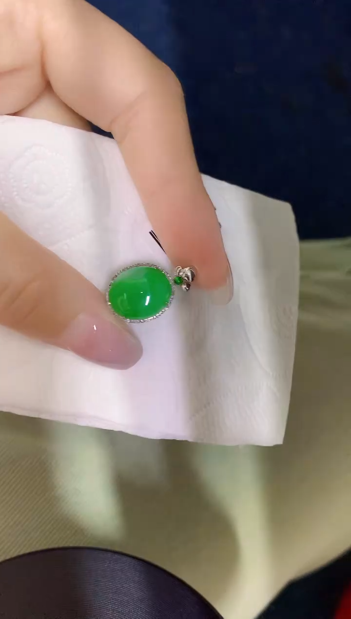 颈饰18K金镶嵌翡翠缅甸天然翡翠A货