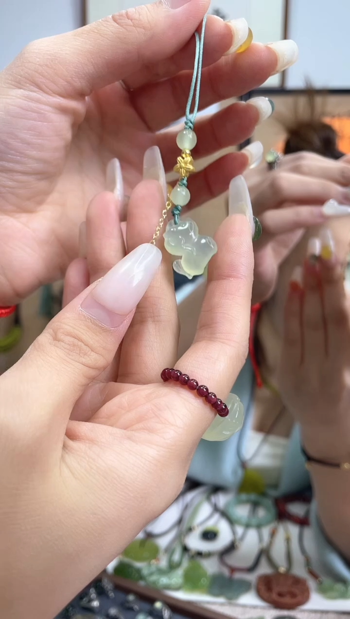 【闪购商品】岫玉手机链未镶嵌多样性发货其中发一