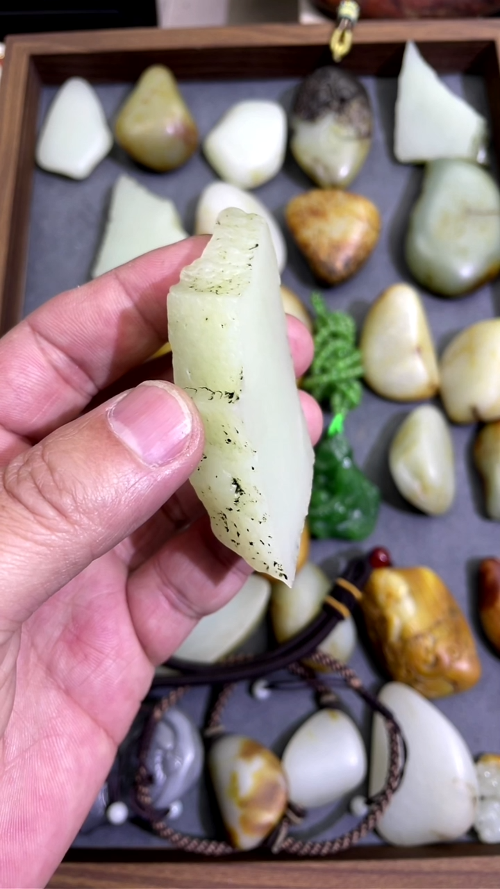 【闪购商品】和田玉颈饰未镶嵌戈壁料切片