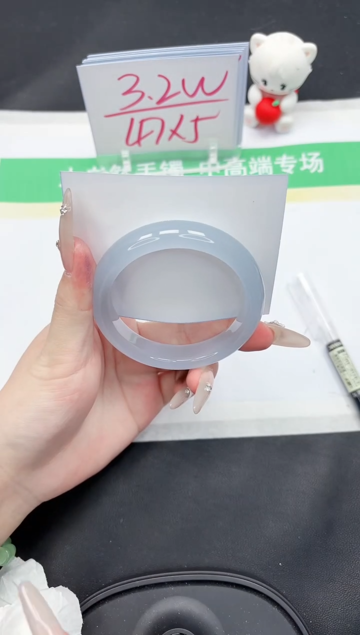 【闪购商品】石英质玉手镯未镶嵌268-55.5