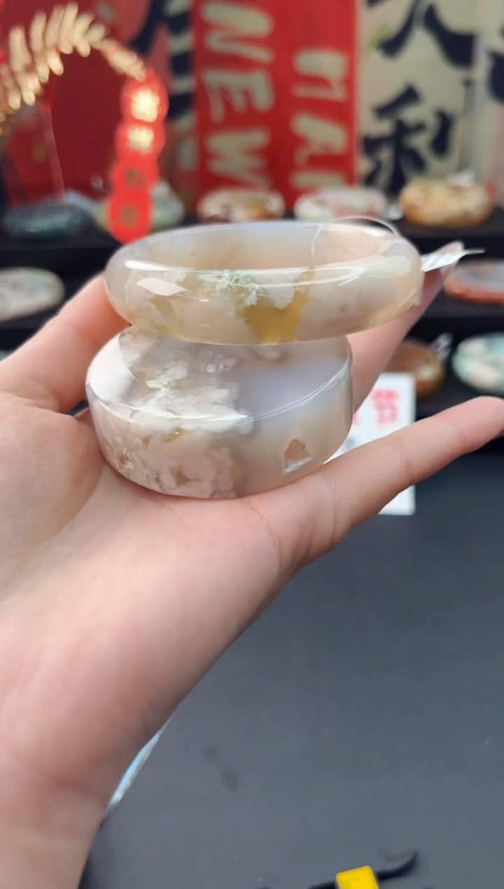 【闪购商品】石英质玉手镯未镶嵌赠送镯心（58圈口）无证书