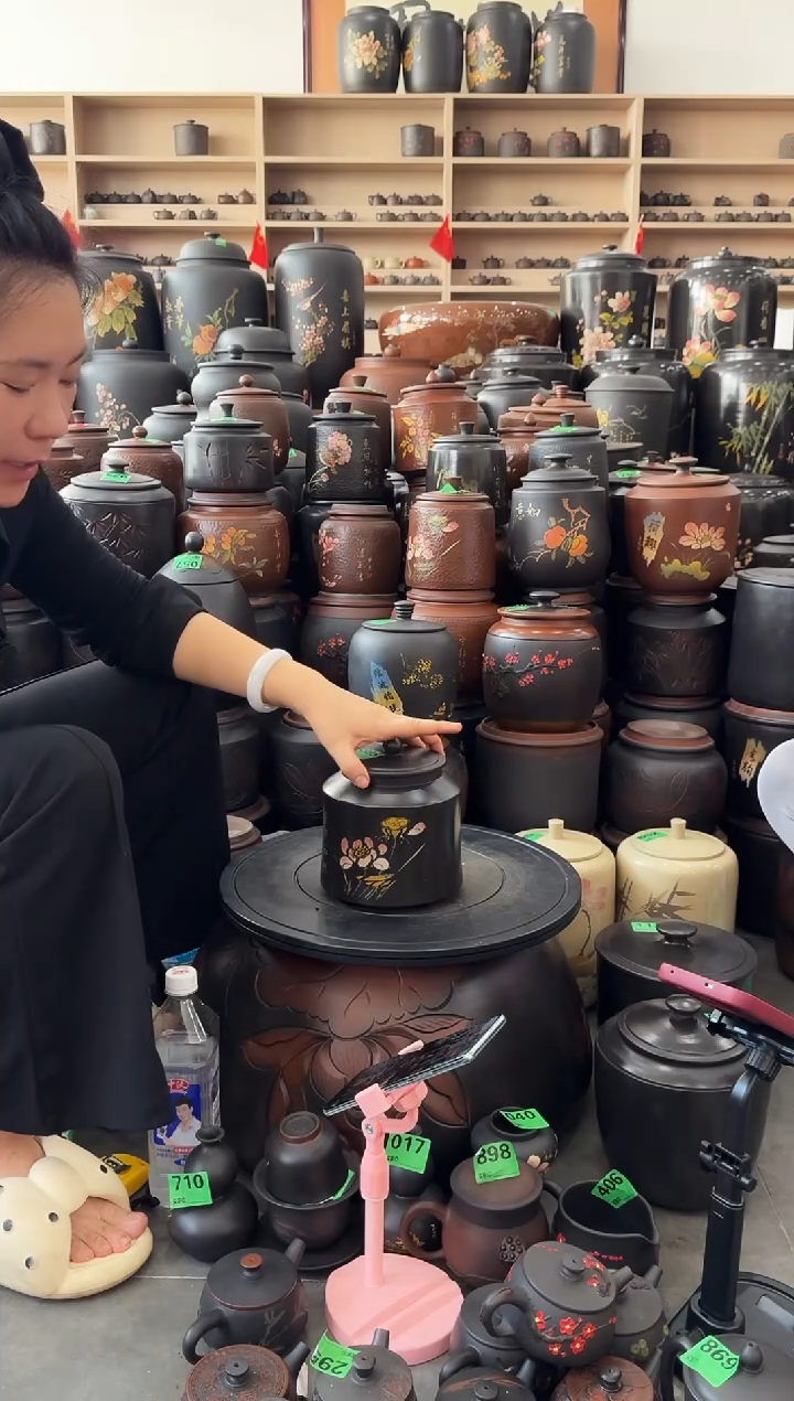 罐瑕疵茶叶罐  小蛮腰彩填  995