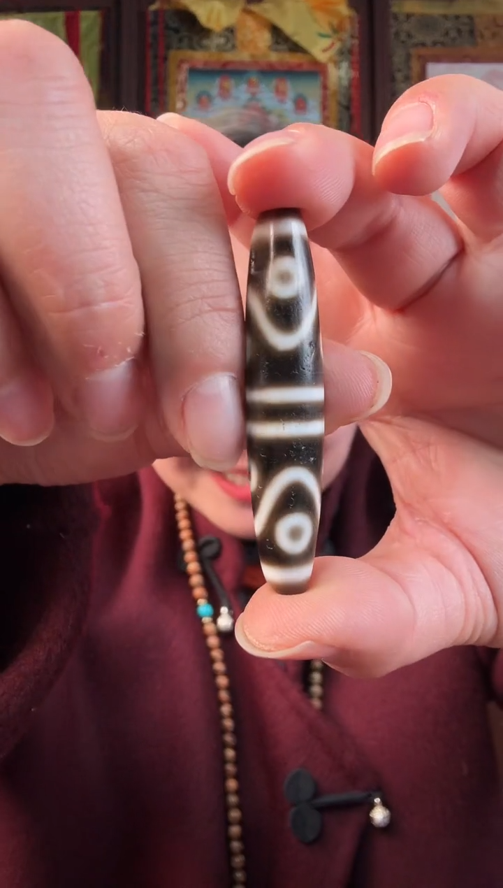 无非金属藏地黑白8眼古珠