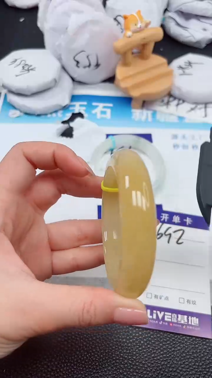 【闪购商品】石英质玉手镯未镶嵌692