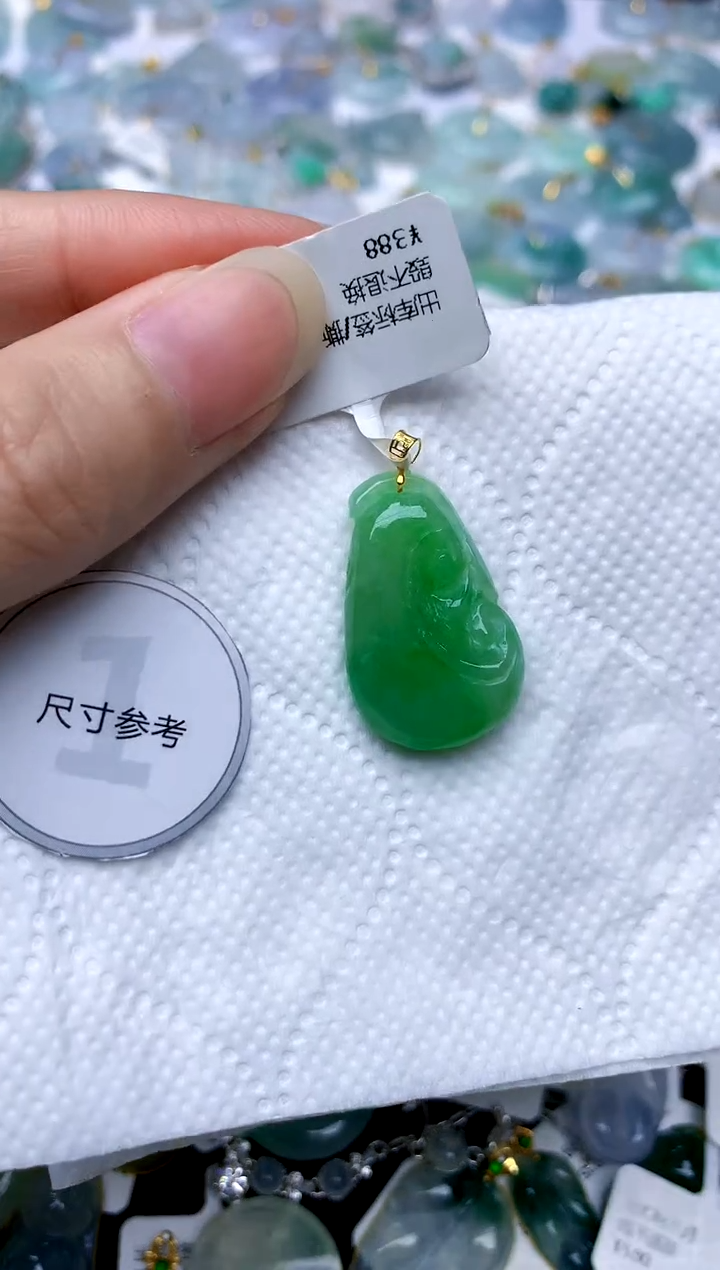 颈饰18K金镶嵌翡翠天然A货翡翠