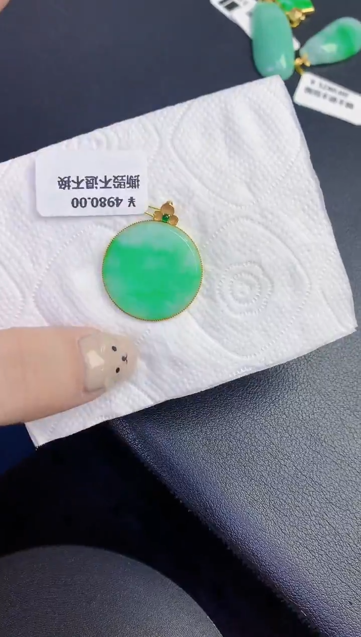 颈饰18K金镶嵌翡翠缅甸天然翡翠A货
