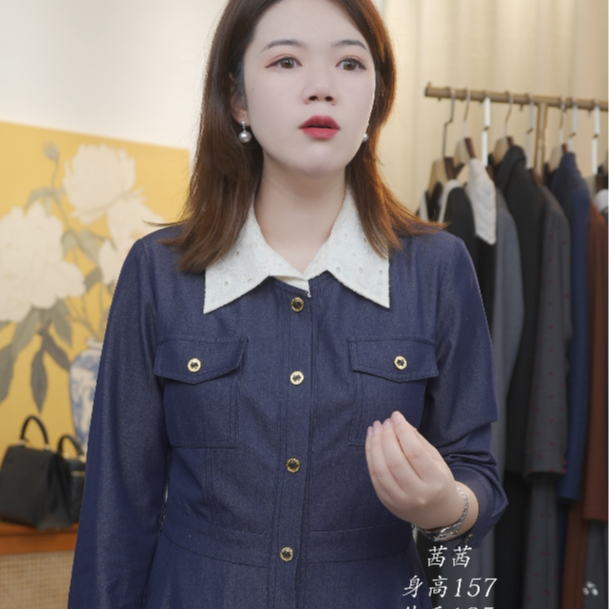 IU2412蕾丝领拼接牛仔裙秋冬新款气质连衣裙