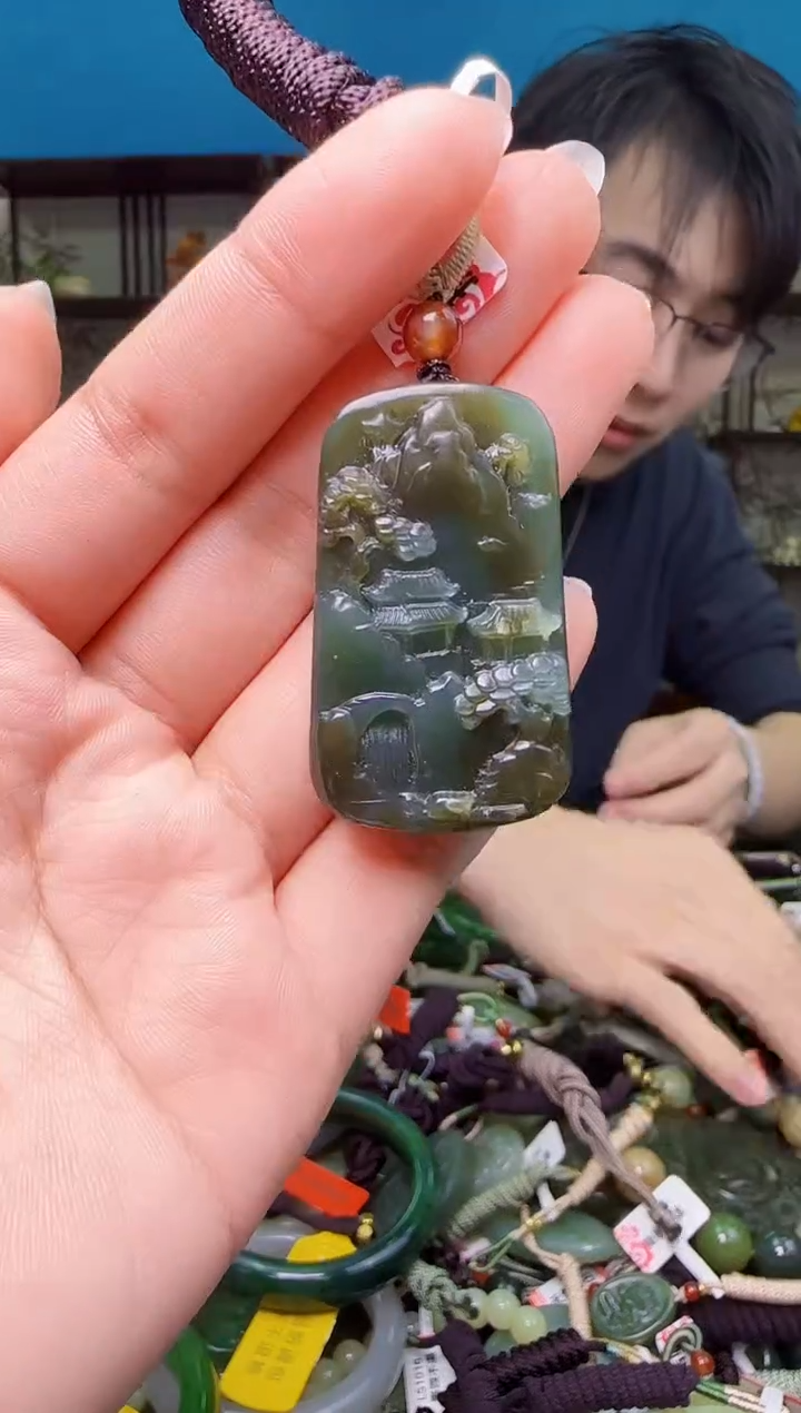 颈饰未镶嵌和田玉1