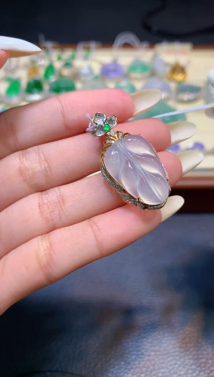 颈饰18K金镶嵌翡翠1