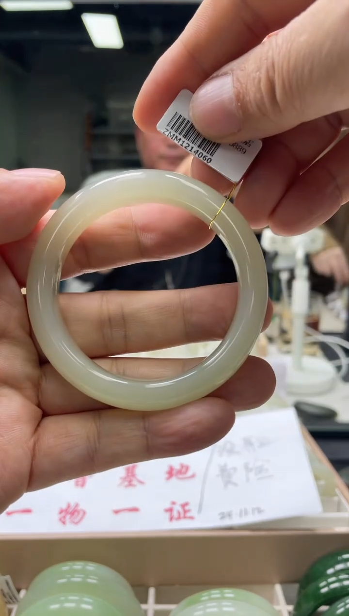 【闪购商品】和田玉手镯未镶嵌编码 4060圈口54-55
