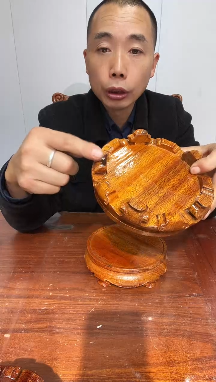 木燕****）瑕疵处理老花14.5*17*5两个